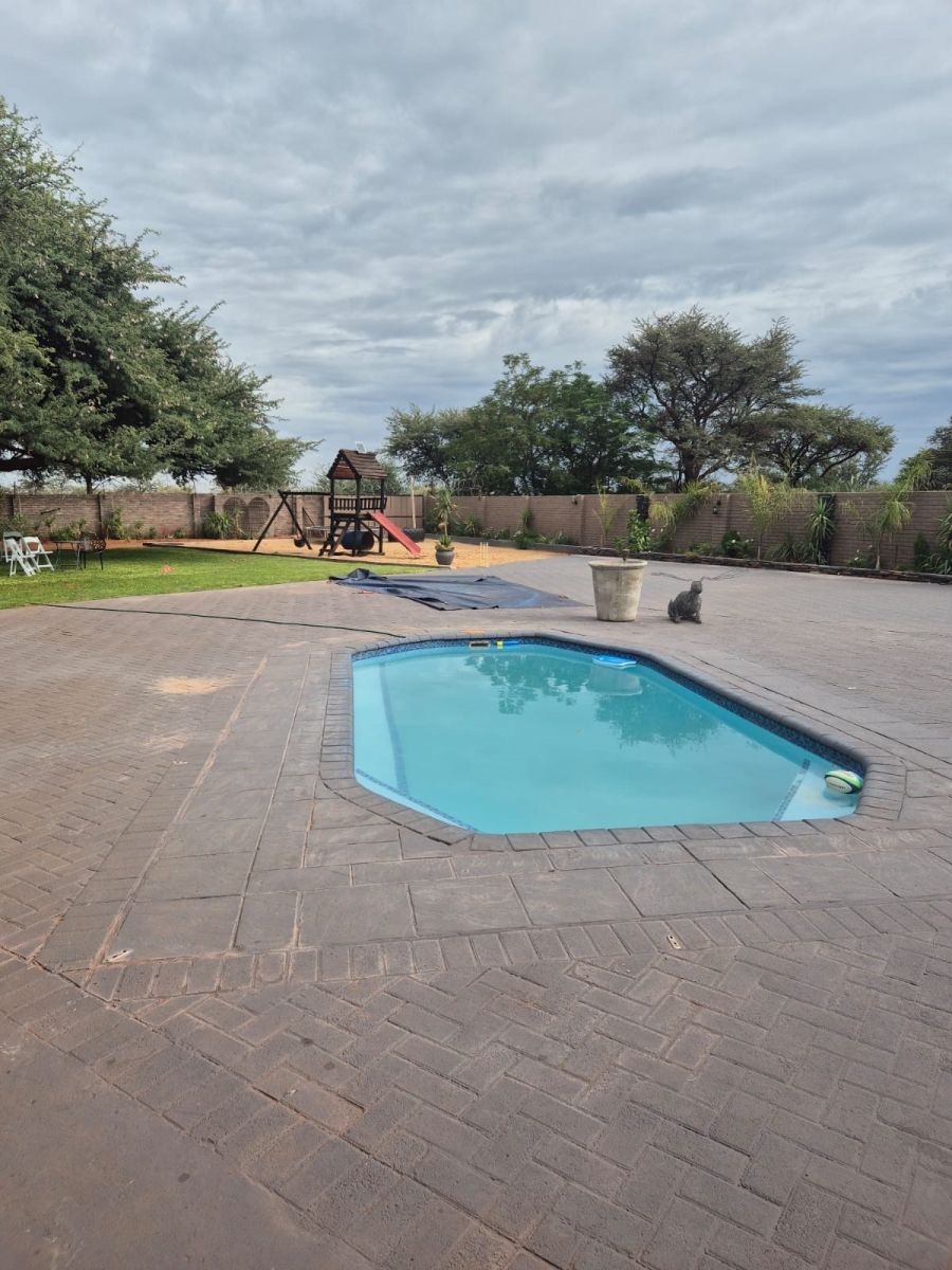 To Let 4 Bedroom Property for Rent in Kathu Northern Cape
